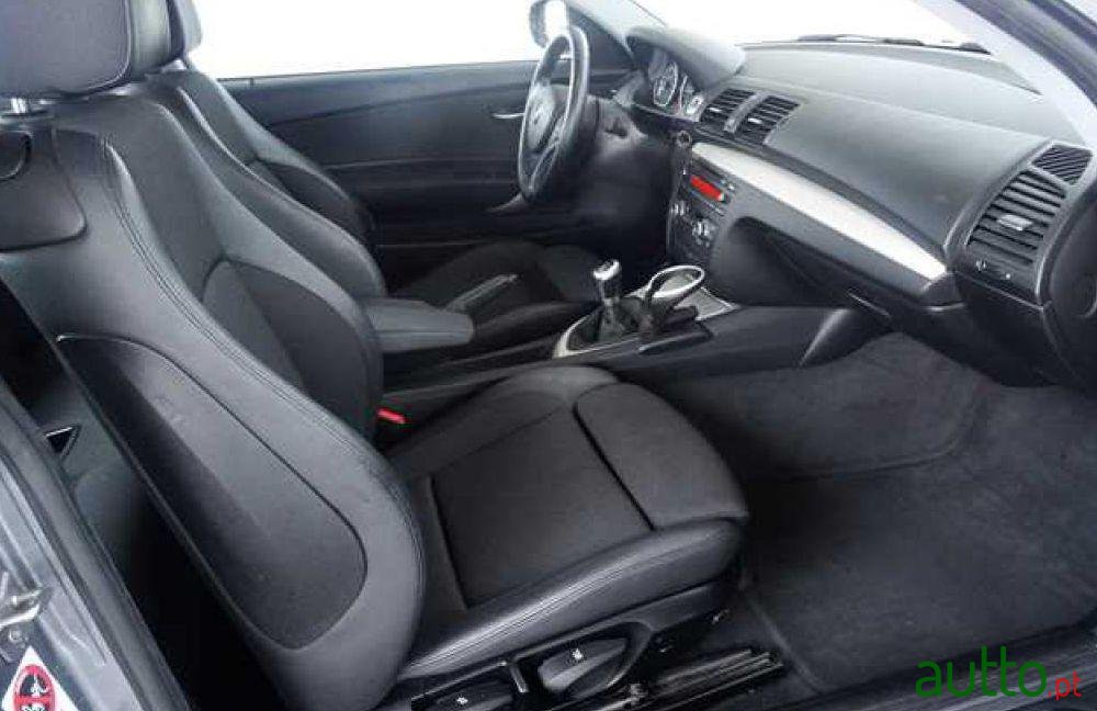 2012' BMW 118 d photo #1