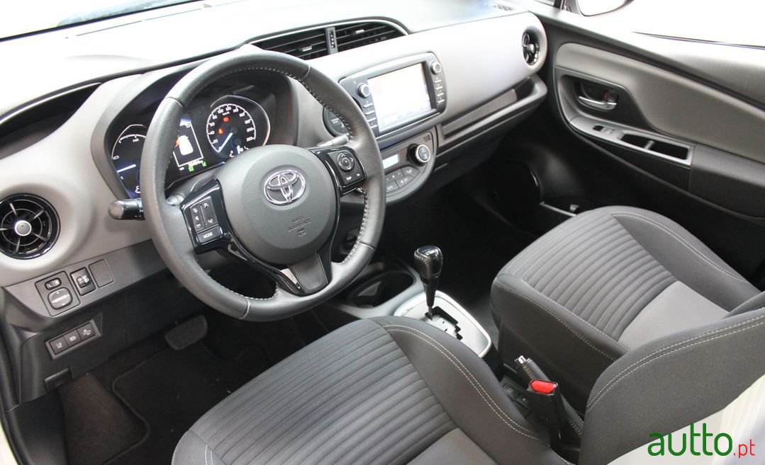 2019' Toyota Yaris photo #3