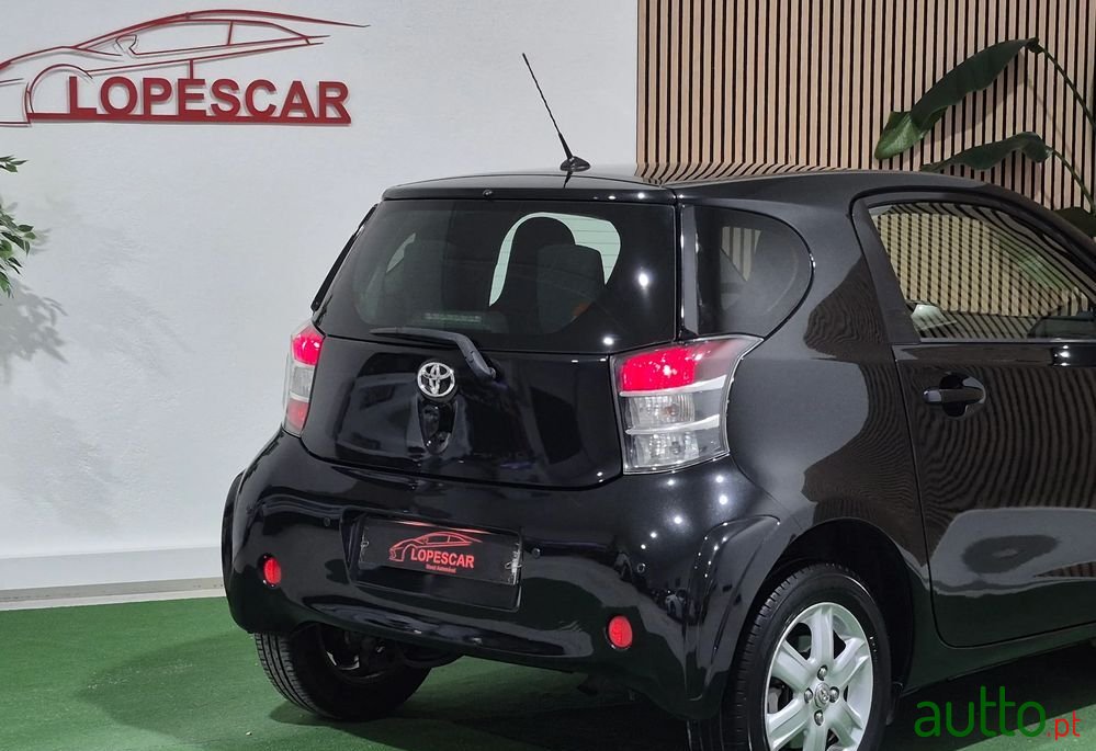 2010' Toyota iQ 1.0 Vvt-I photo #6