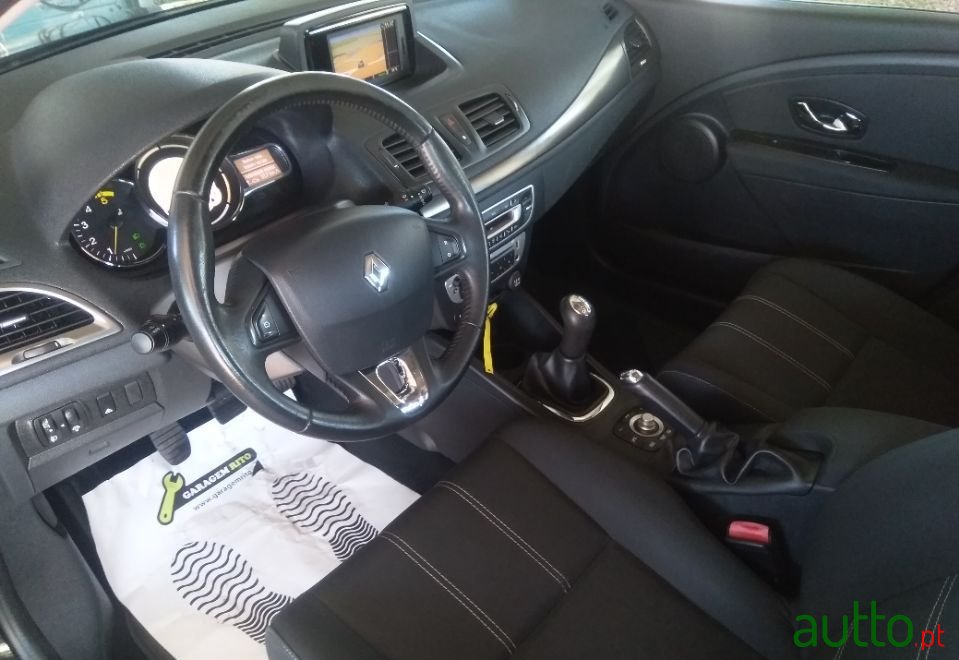2013' Renault Megane Sport Tourer photo #5