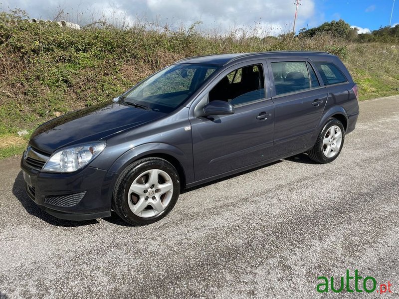 2008' Opel Astra Caravan photo #2