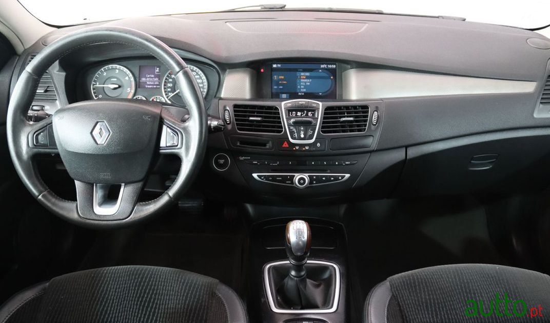 2008' Renault Laguna Break photo #6