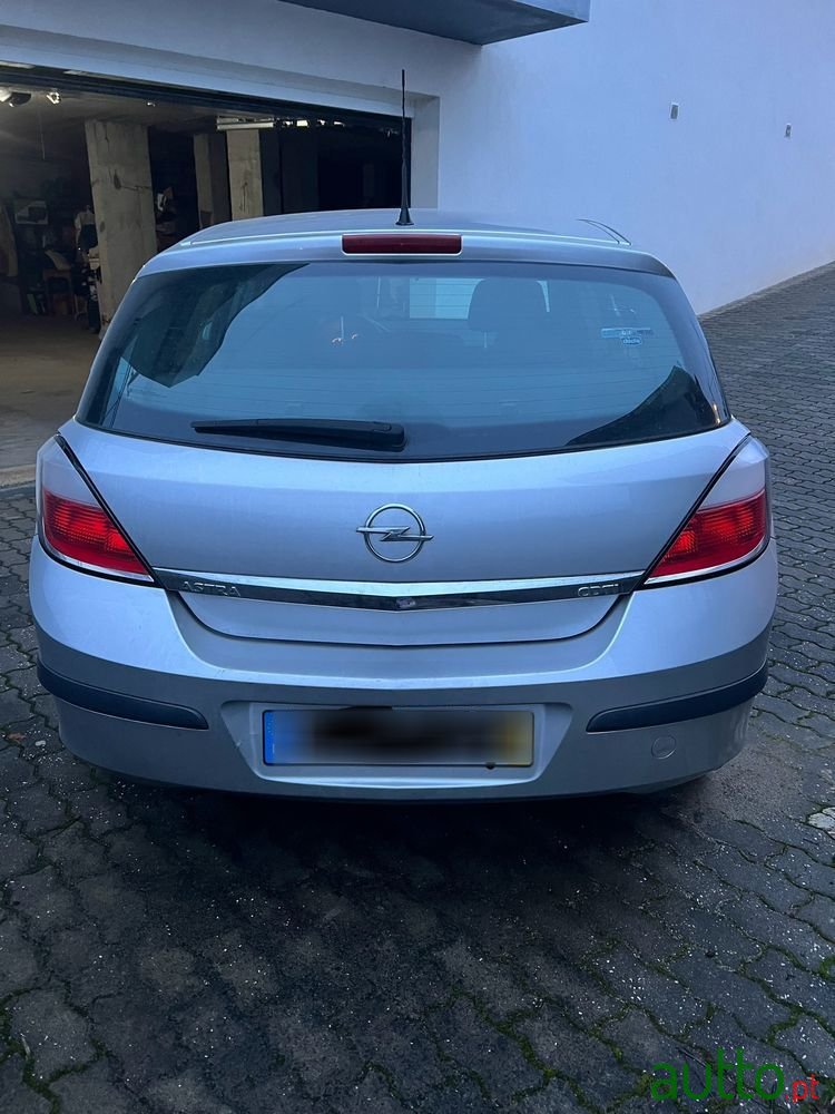 2005' Opel Astra 1.3 Cdti Elegance photo #4