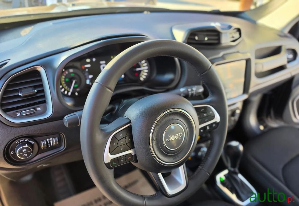 2023' Jeep Renegade photo #6