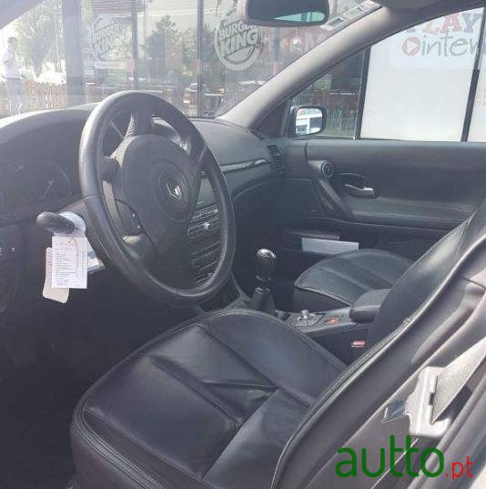 2005' Renault Laguna Break photo #2