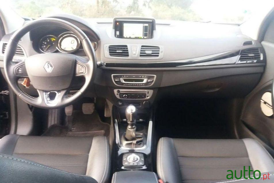 2014' Renault Megane Sport Tourer photo #4