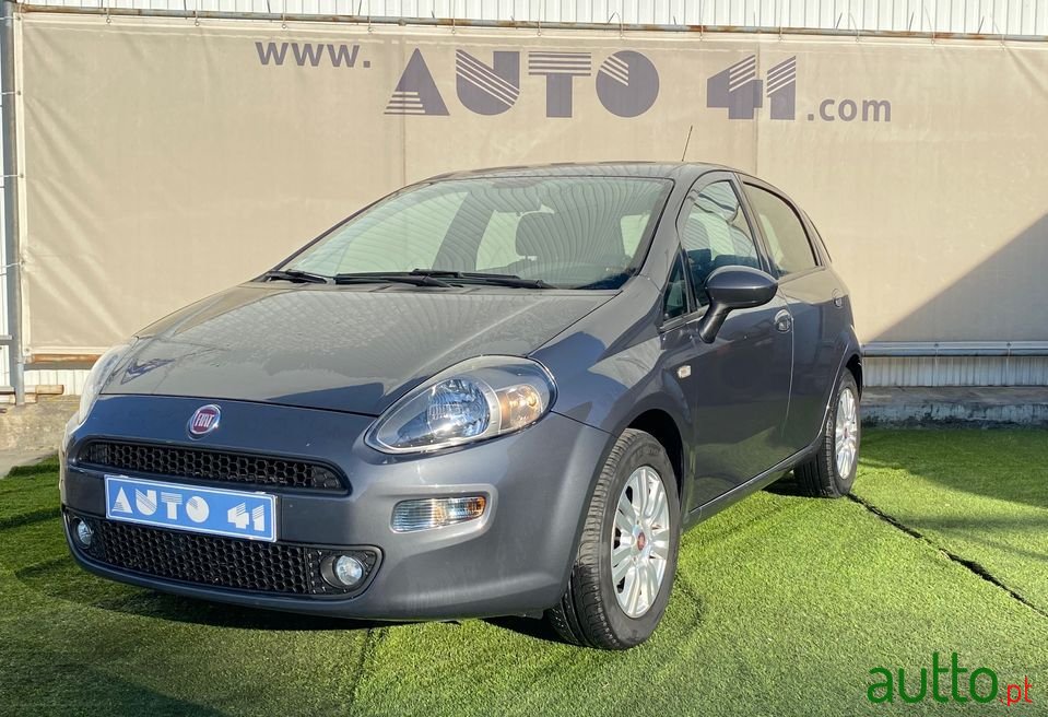 2014' Fiat Punto photo #1