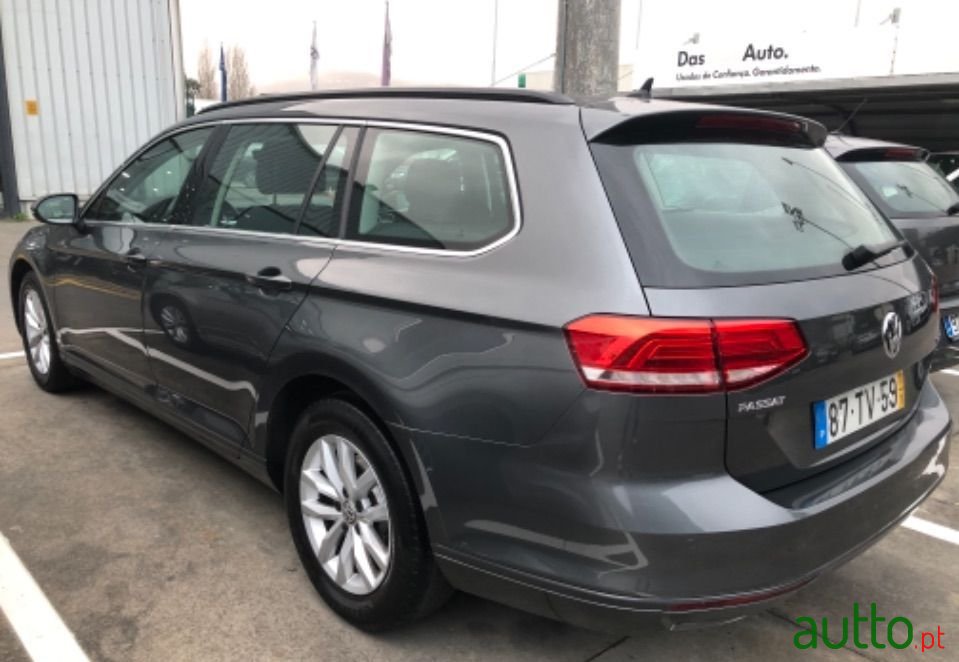 2017' Volkswagen Passat Variant photo #2