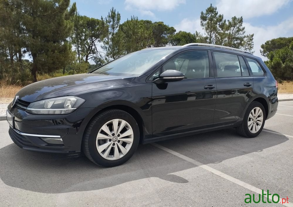 2018' Volkswagen Golf Variant photo #2
