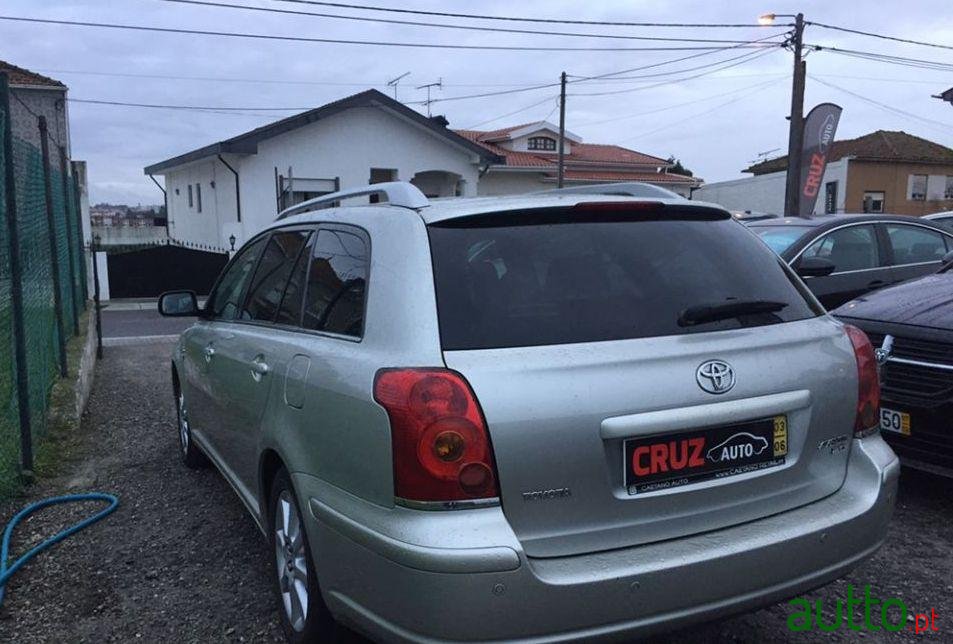 2003' Toyota Avensis photo #2