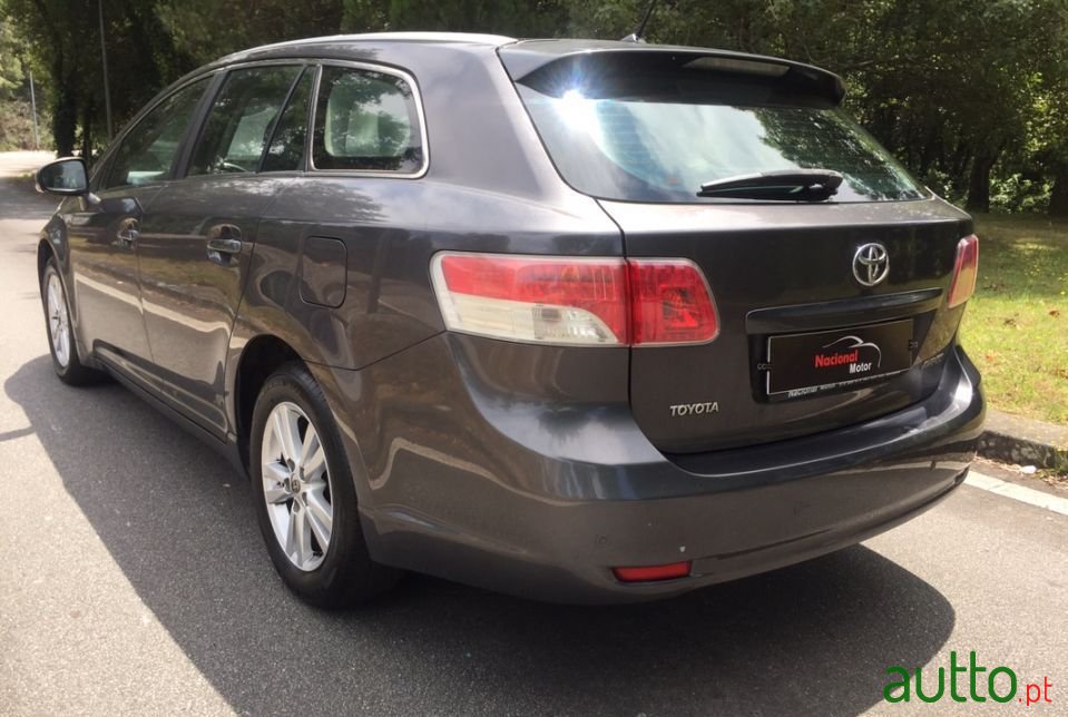 2009' Toyota Avensis Sw photo #5