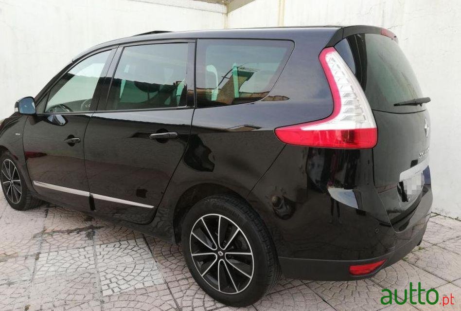 2012' Renault Grand Scenic photo #3