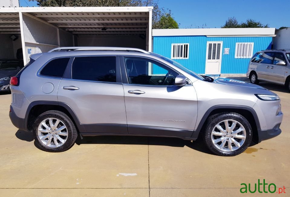 2016' Jeep Cherokee photo #5