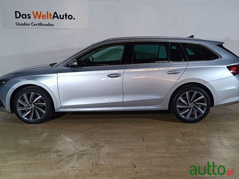 2023' Skoda Octavia Break photo #3