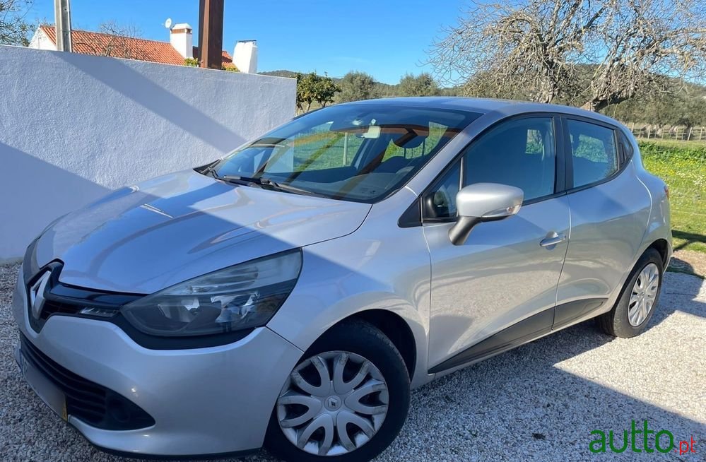 2013' Renault Clio photo #3