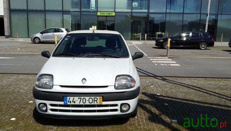 1999' Renault Clio 1.9 D Rxe photo #2