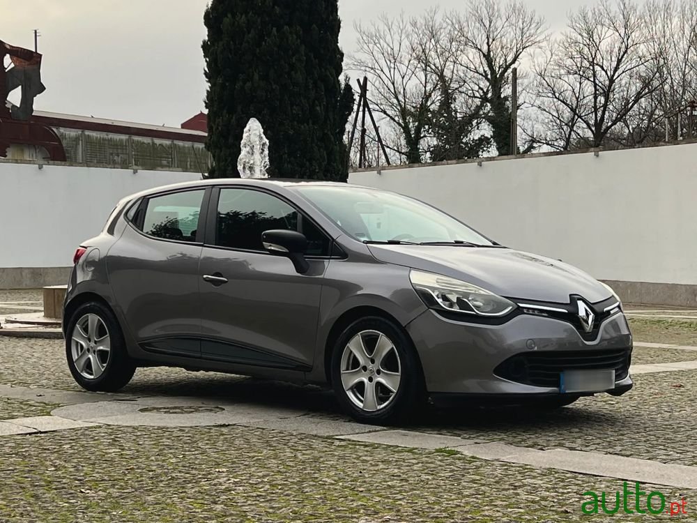 2012' Renault Clio photo #5