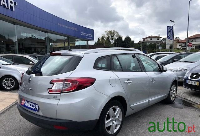 2016' Renault Megane Sport Tourer photo #2