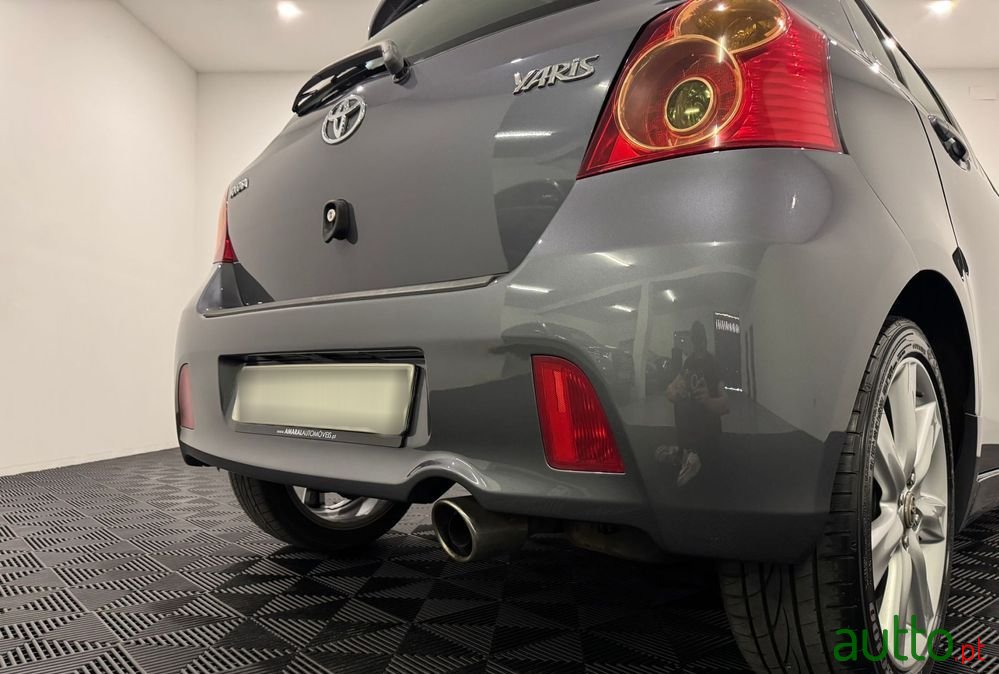 2008' Toyota Yaris photo #5