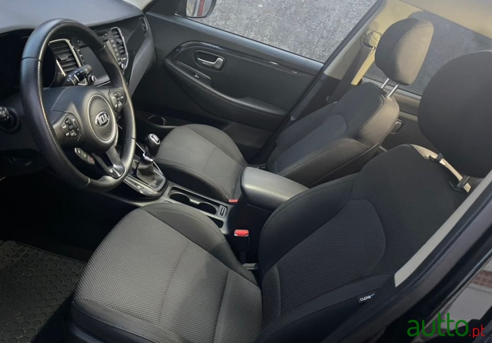 2017' Kia Carens photo #5