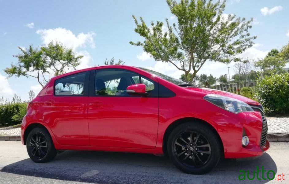 2016' Toyota Yaris photo #2