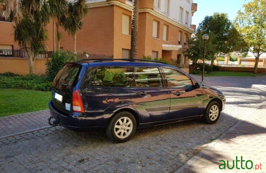 2001' Ford Focus-Sw 1.4 Sw Ghia Gpl photo #2