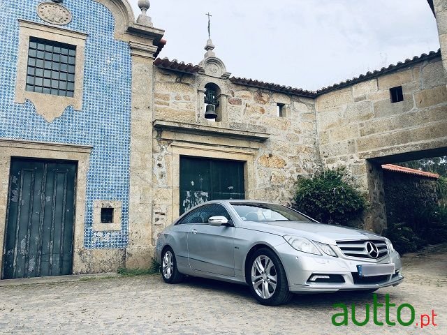 2010' Mercedes-Benz E-350 photo #6