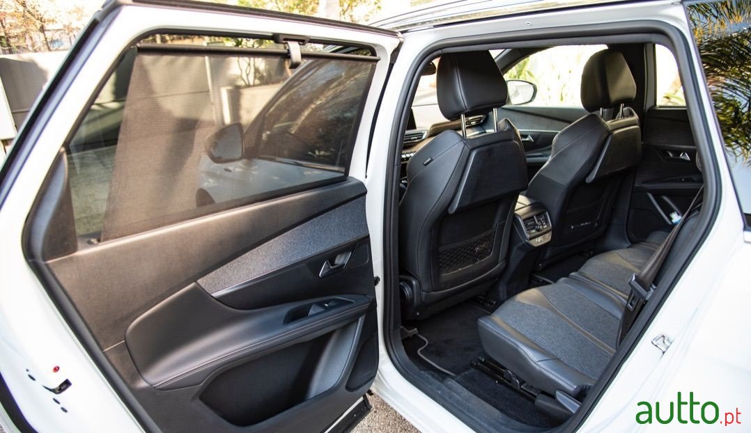 2019' Peugeot 5008 photo #6
