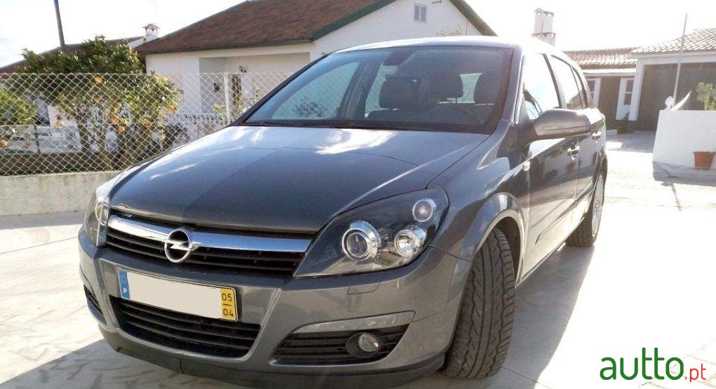 2005' Opel Astra 1.9 Cdti Cosmo photo #2