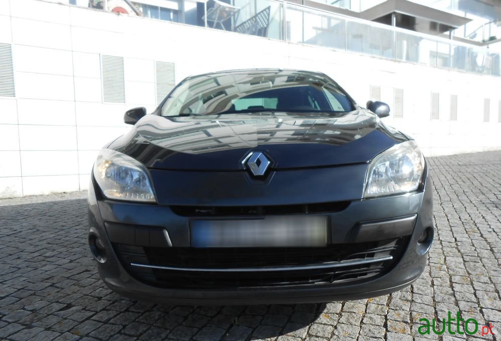 2011' Renault Megane photo #4