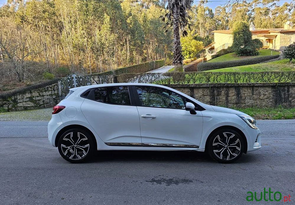 2022' Renault Clio photo #1