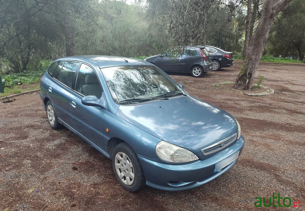 2001' Kia Rio Sw photo #2