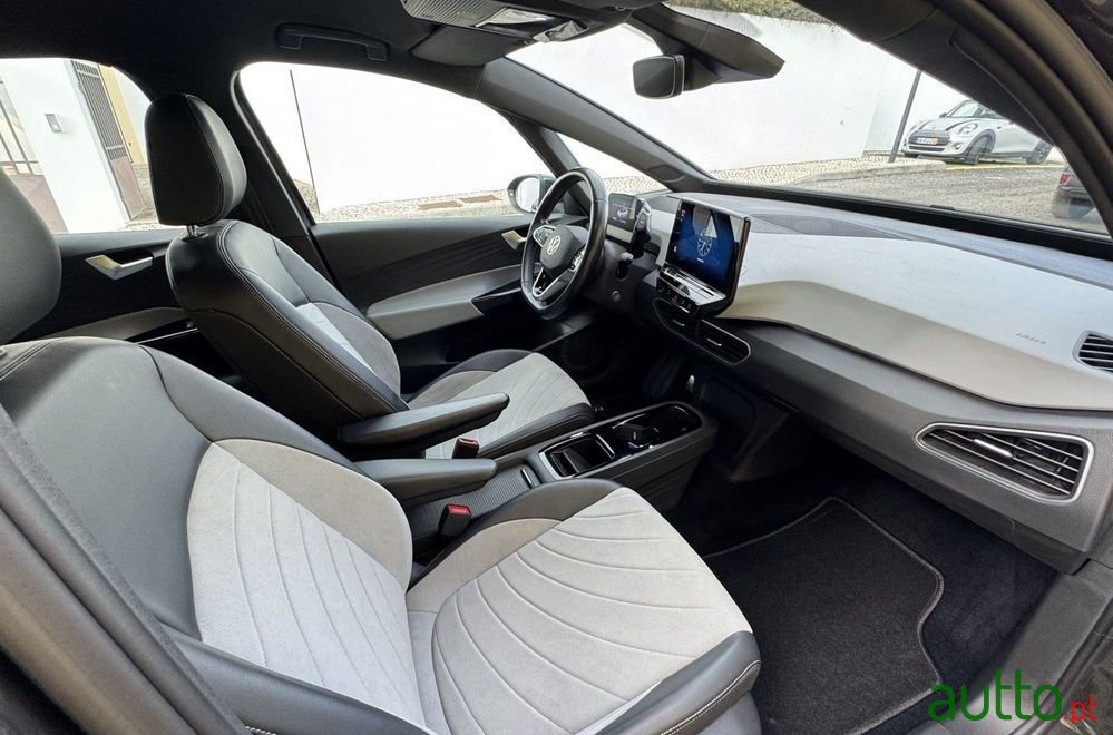 2022' Volkswagen ID.3 Pro photo #2