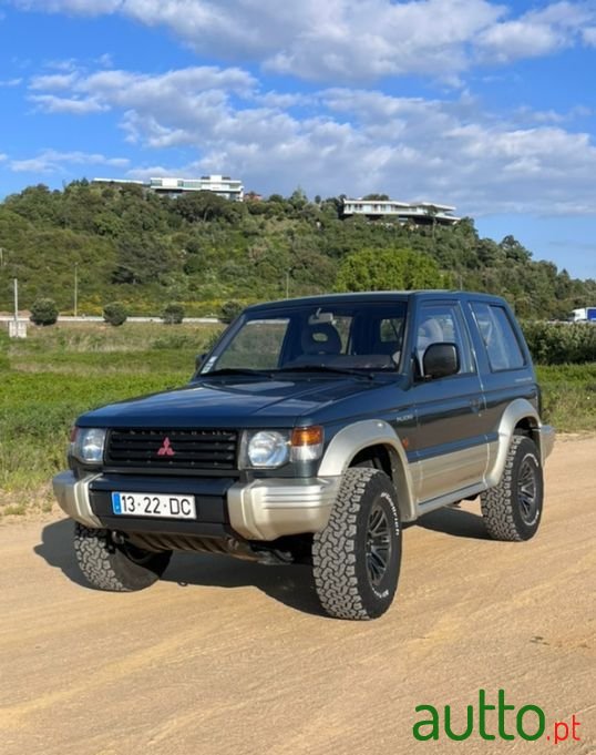1994' Mitsubishi Pajero photo #1