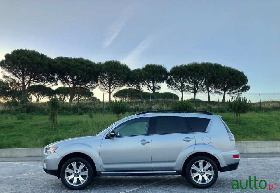 2012' Mitsubishi Outlander photo #4