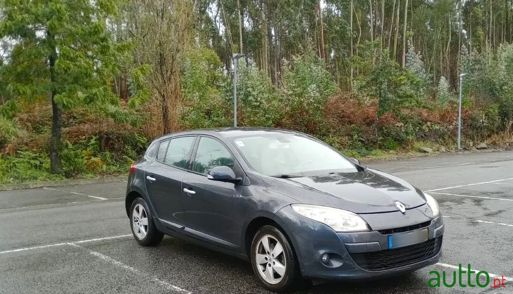 2010' Renault Megane photo #1