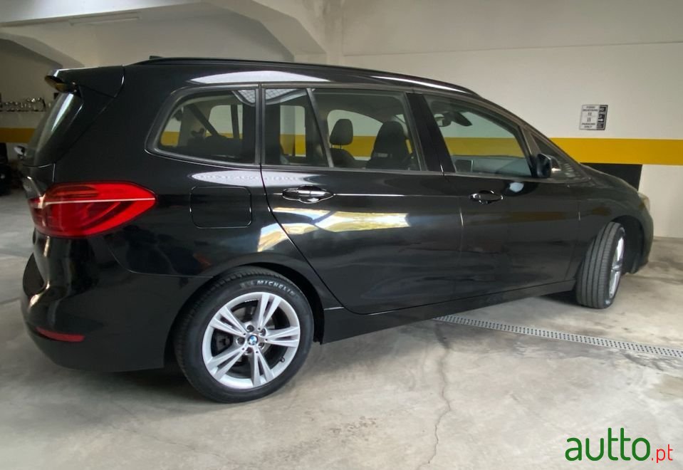 2015' BMW 216 Gran Tourer photo #4