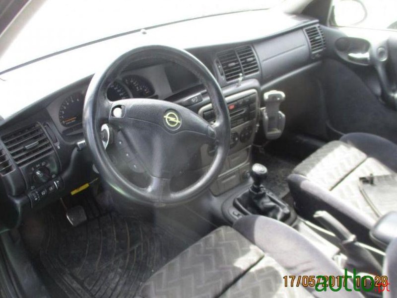 1999' Opel Vectra 2.0 Tdi Cd photo #3