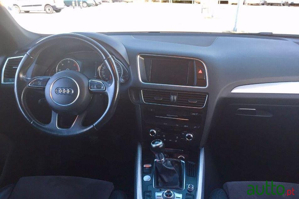 2012' Audi Q5 Sport S-Tronic photo #3