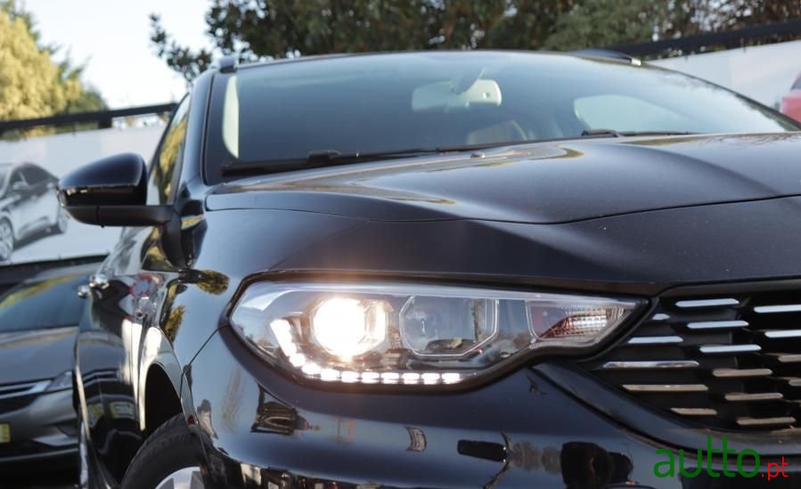 2019' Fiat Tipo Station Wagon photo #2