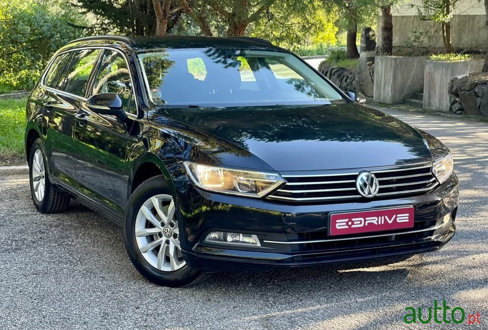 2017' Volkswagen Passat Variant photo #1