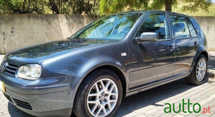 2002' Volkswagen Golf photo #3