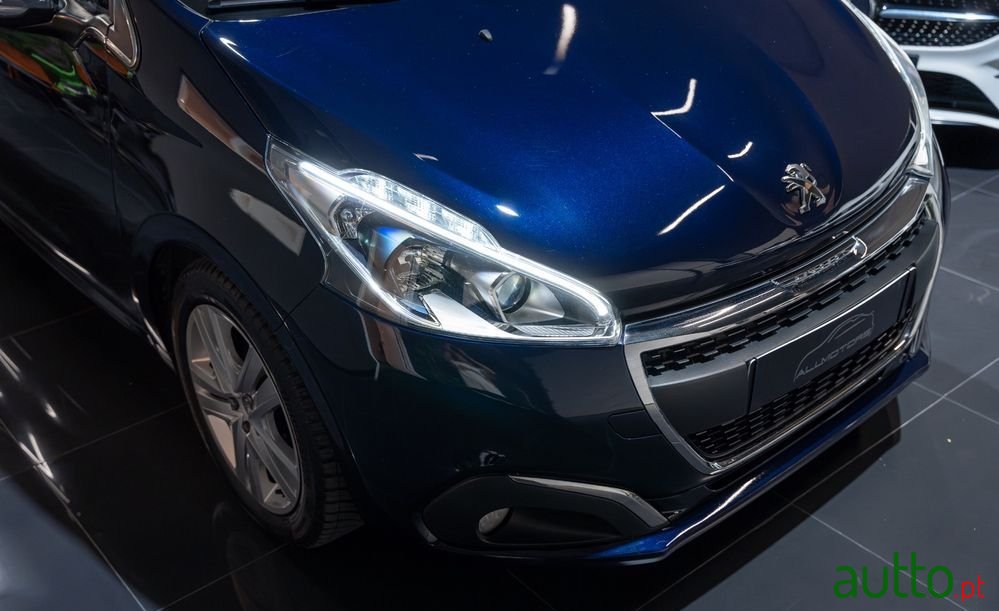 2019' Peugeot 208 photo #2