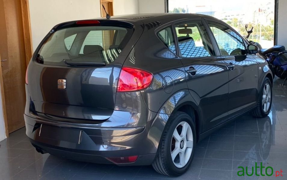 2004' SEAT Altea Sport photo #2