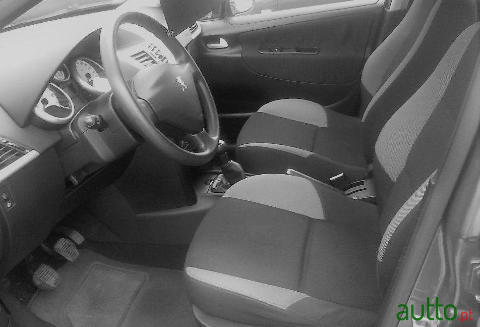 2007' Peugeot 207 photo #2