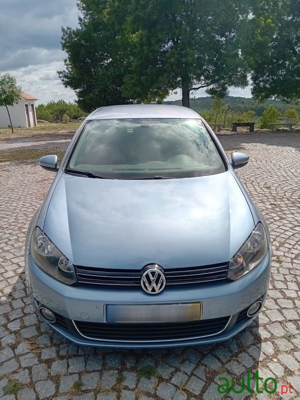 2010' Volkswagen Golf photo #2