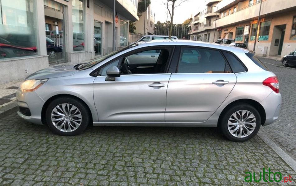 2011' Citroen C4 photo #2