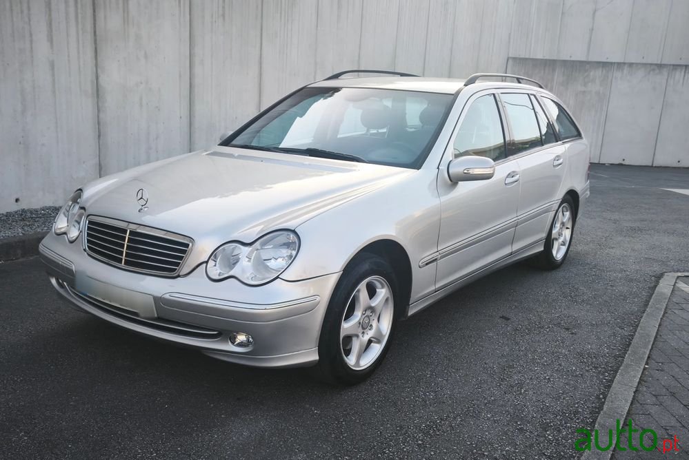 2004' Mercedes-Benz Classe C photo #1