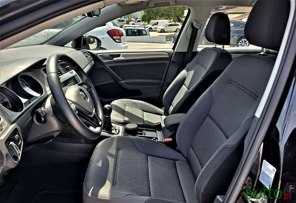 2016' Volkswagen Golf Variant photo #4