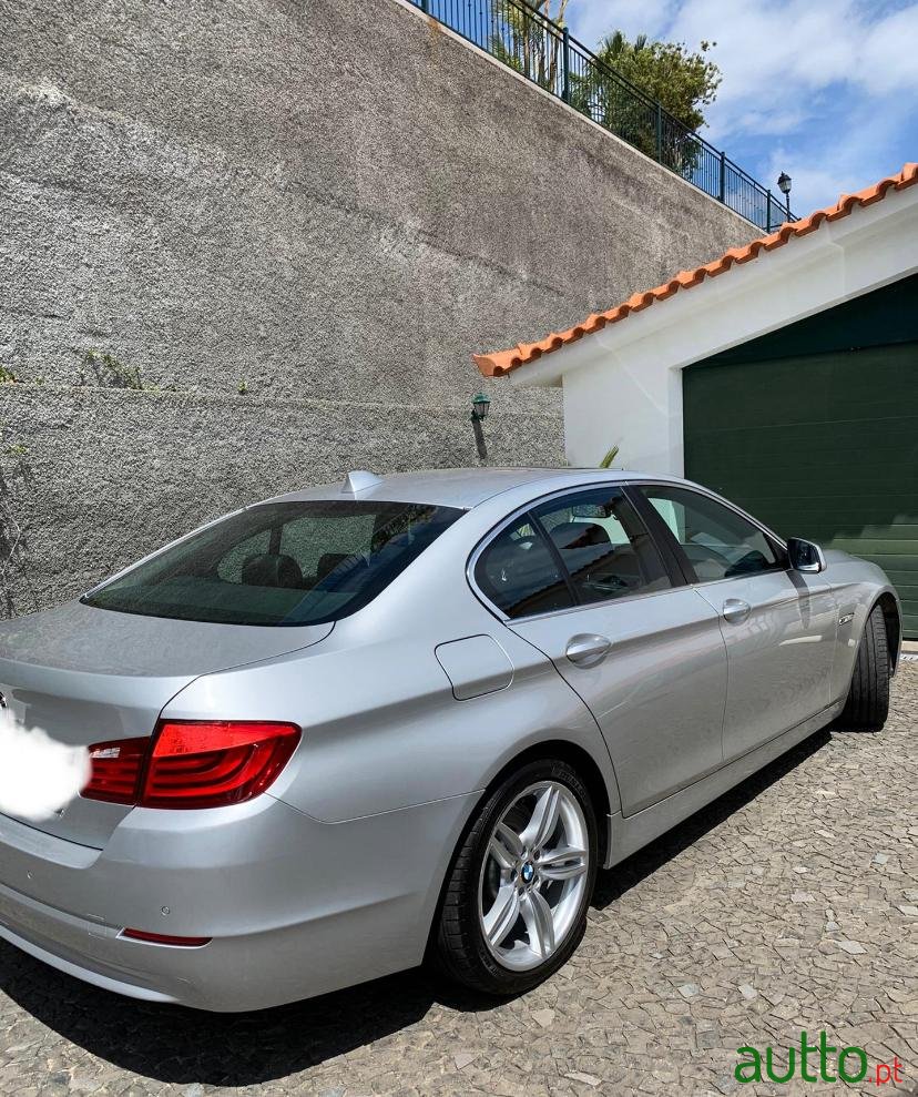 2012' BMW 520 Berlina photo #2